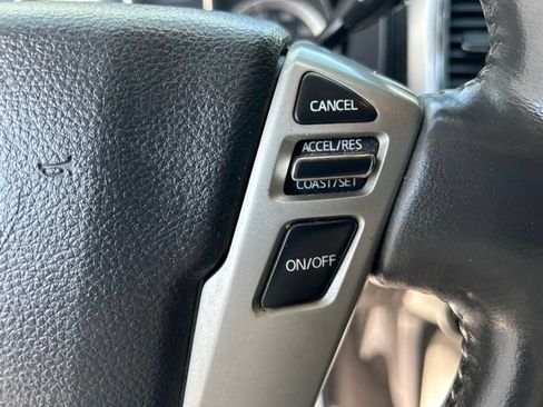 Used 2017 Nissan Titan SL AWD/4WD image 17