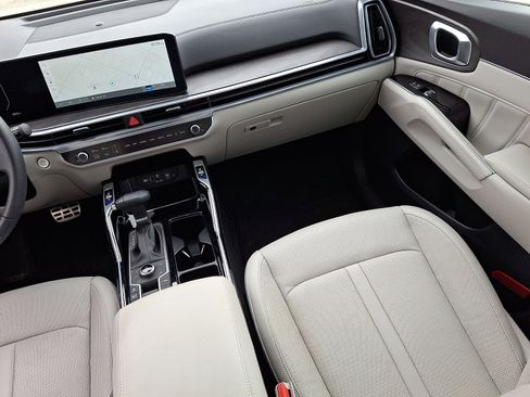 Used 2025 Kia Sorento SX image 16