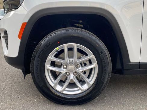 New 2025 Jeep Grand Cherokee Laredo w/ Luxury Tech Group I image 17