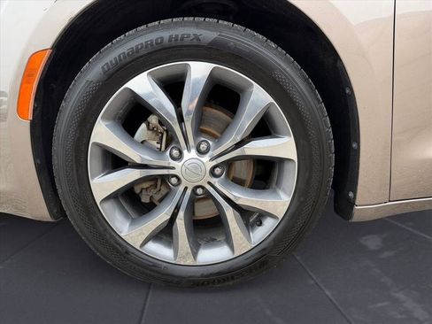 Used 2017 Chrysler Pacifica Limited w/ UConnect Theater Package image 10