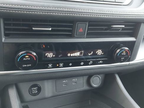 Used 2024 Nissan Rogue SV image 32