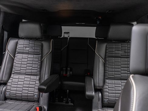 Used 2023 Cadillac Escalade ESV Premium Luxury Platinum AWD/4WD image 33