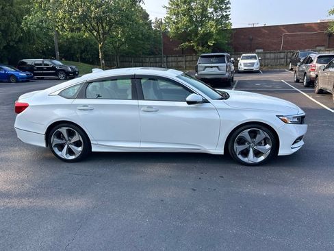Used 2020 Honda Accord Touring image 3