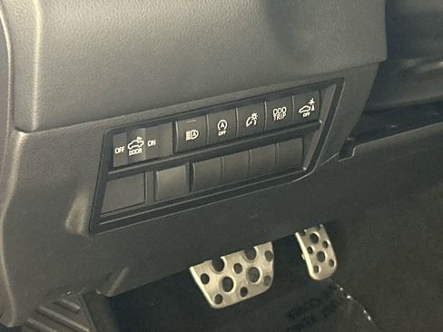 Used 2022 Toyota Tundra Limited w/ TRD Off-Road Package AWD/4WD image 12