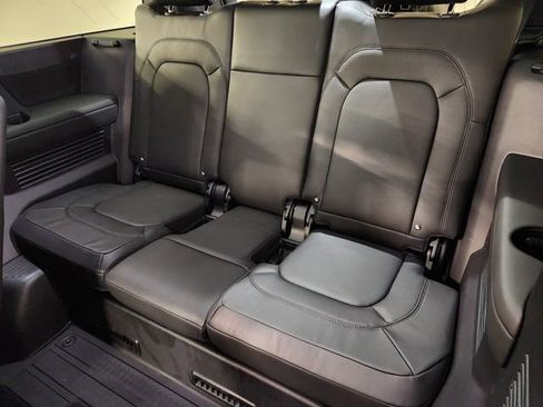 New 2026 Land Rover Defender 130 X-Dynamic SE image 31