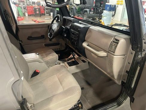 Used 2006 Jeep Wrangler Unlimited Rubicon AWD/4WD image 9