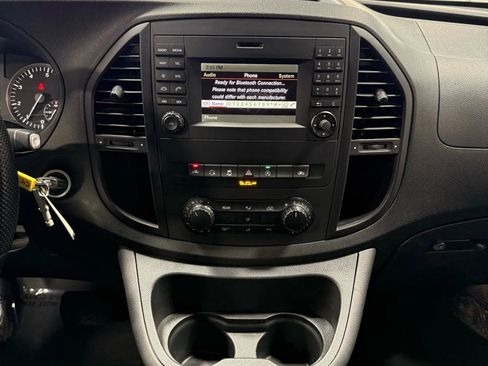 Used 2018 Mercedes-Benz Metris Passenger image 3