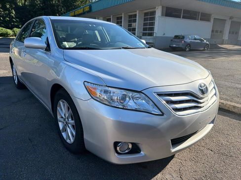 Used 2011 Toyota Camry XLE w/ XLE Extra-Value Pkg #2 FWD image 3