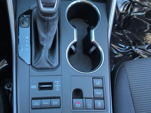 Used 2024 Toyota Highlander LE image 23