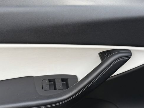 Used 2021 Tesla Model Y Performance image 29