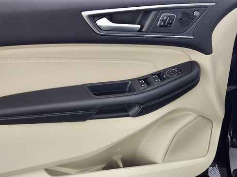 Used 2023 Ford Edge Titanium image 16