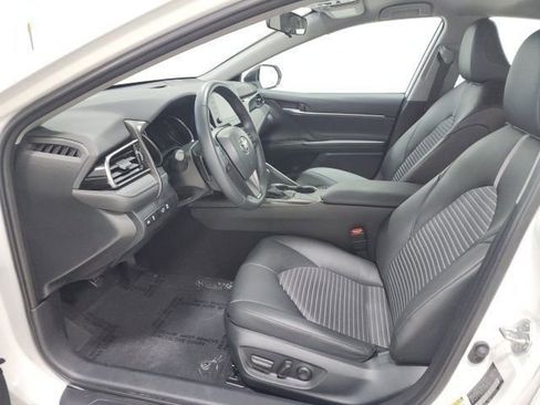 Used 2024 Toyota Camry SE image 18