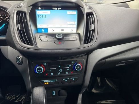 Used 2019 Ford Escape SE image 18