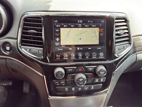 Used 2022 Jeep Grand Cherokee Limited image 21