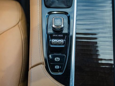 Used 2019 Volvo XC90 T6 Momentum w/ Advanced Package AWD/4WD image 25