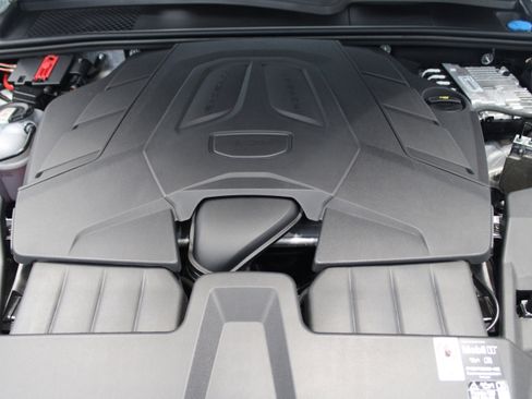 Certified 2025 Porsche Cayenne image 37