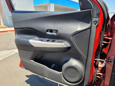 Used 2019 Nissan Kicks SR w/ SR Premium Package FWD image 25