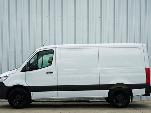 Used 2023 Mercedes-Benz Sprinter 1500 image 39