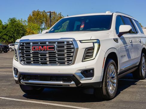 New 2026 GMC Yukon XL Denali w/ Denali Reserve Package AWD/4WD image 2