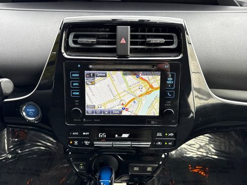 Used 2016 Toyota Prius Three image 19