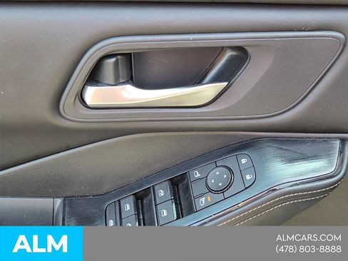 Used 2025 Nissan Rogue SV FWD image 26