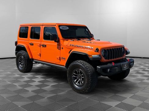 Used 2025 Jeep Wrangler Unlimited Rubicon AWD/4WD image 7