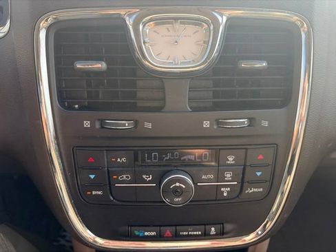 Used 2015 Chrysler Town & Country Touring FWD image 37