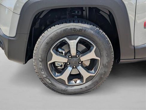 Used 2022 Jeep Renegade Trailhawk AWD/4WD image 26