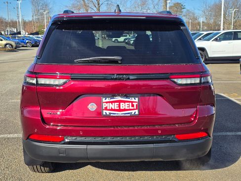New 2025 Jeep Grand Cherokee Altitude image 10