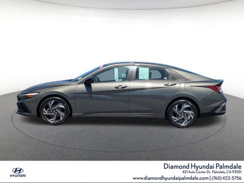 Used 2025 Hyundai Elantra Sport FWD image 4