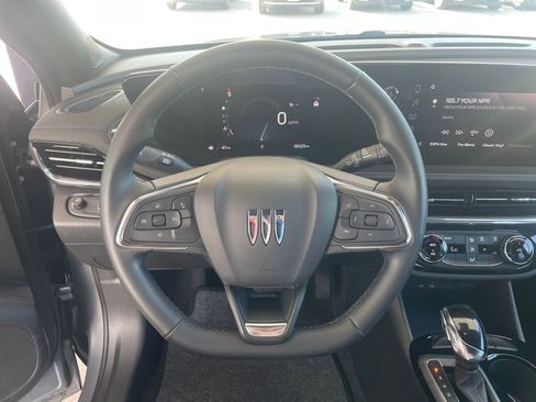 Used 2025 Buick Envista Sport Touring image 25