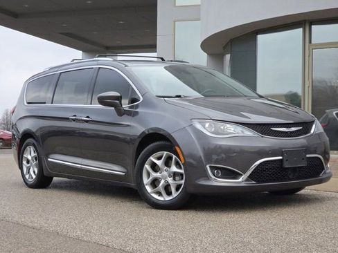 Used 2019 Chrysler Pacifica Touring-L Plus w/ Advanced Safetytec Group image 2