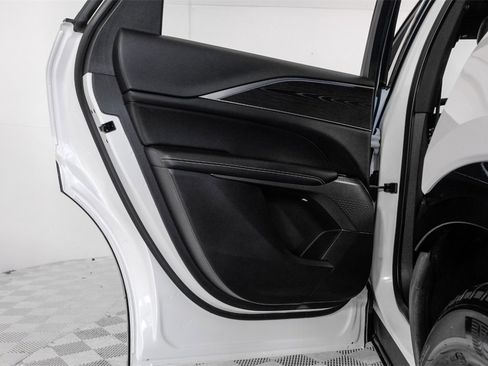 Used 2024 Cadillac Lyriq Luxury image 45