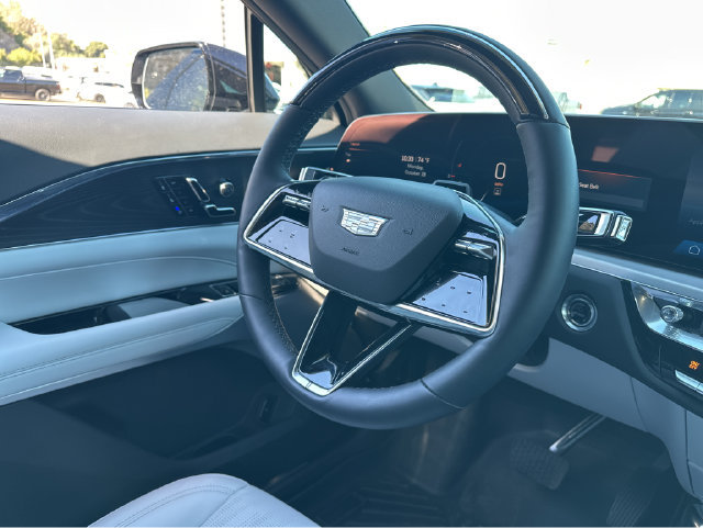 Certified 2024 Cadillac Lyriq Luxury AWD/4WD image 5