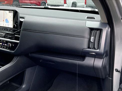 Used 2024 Nissan Pathfinder SL w/ SL Premium Package image 13