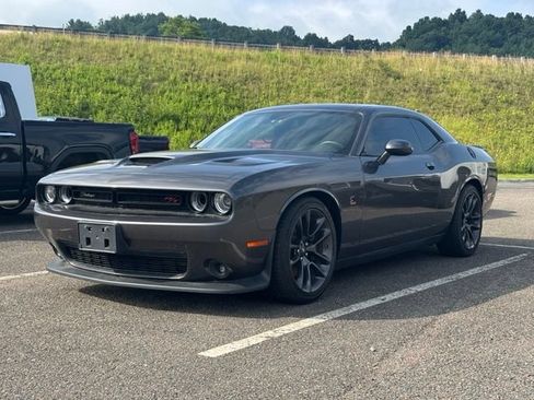 Used 2022 Dodge Challenger R/T Scat Pack RWD image 3