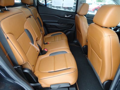 Used 2020 GMC Acadia AT4 w/ GMC Pro Grade Package image 40