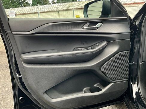 Used 2025 Jeep Grand Cherokee Laredo X w/ Luxury Tech Group I image 23