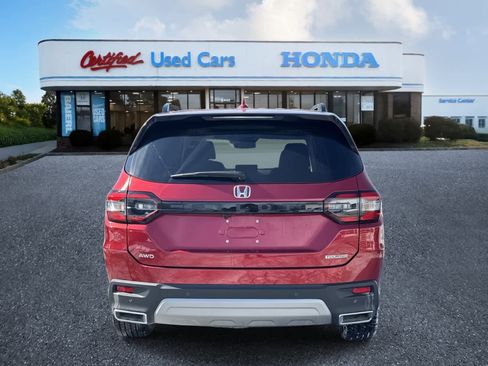 Used 2025 Honda Pilot Touring image 4