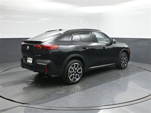 Certified 2025 BMW X2 xDrive28i w/ Premium Package image 11