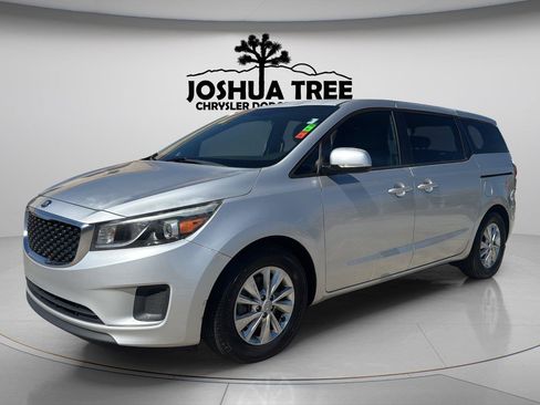 Used 2018 Kia Sedona L FWD image 3