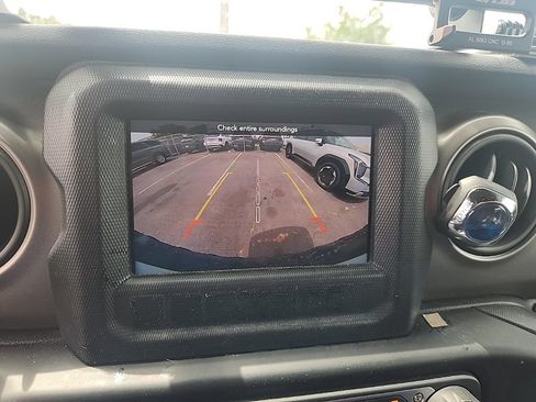 Used 2018 Jeep Wrangler Unlimited Sport S AWD/4WD image 23