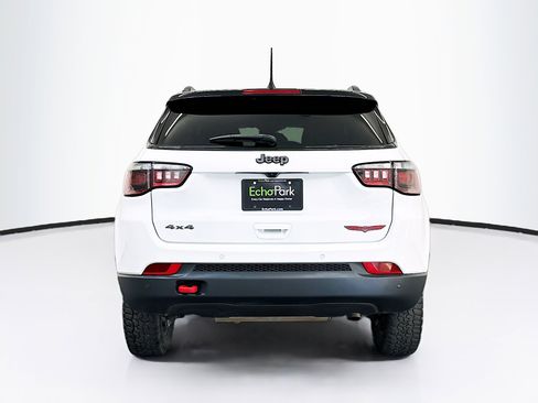 Used 2025 Jeep Compass Trailhawk image 7