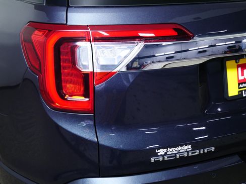 Used 2022 GMC Acadia Denali w/ Denali Ultimate Package FWD image 17
