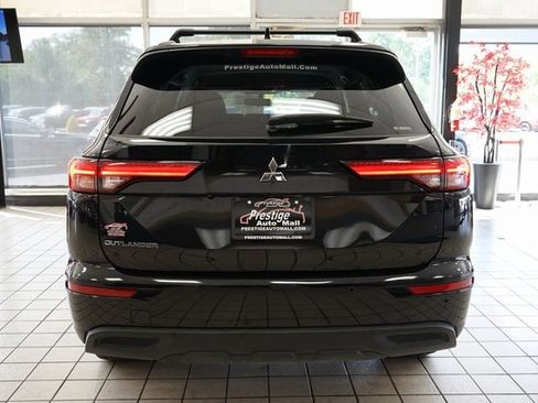 Used 2024 Mitsubishi Outlander ES image 13