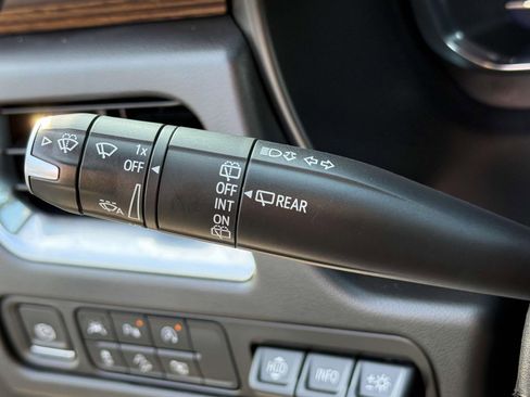 Used 2023 Chevrolet Suburban High Country image 17