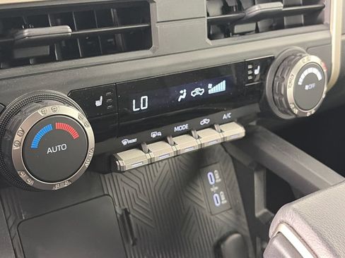 Used 2024 Toyota Tacoma SR5 AWD/4WD image 21
