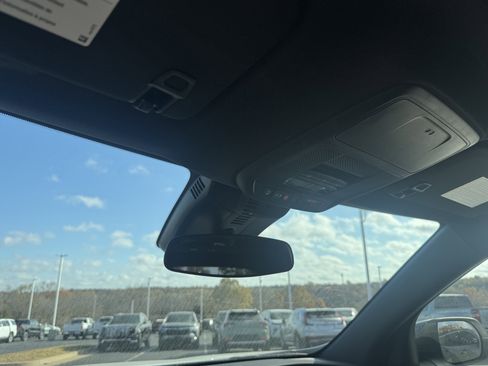 New 2026 Chevrolet Traverse LT image 19