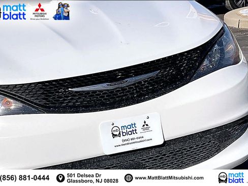 Used 2023 Chrysler Voyager LX image 32