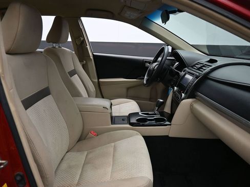 Used 2014 Toyota Camry LE image 17